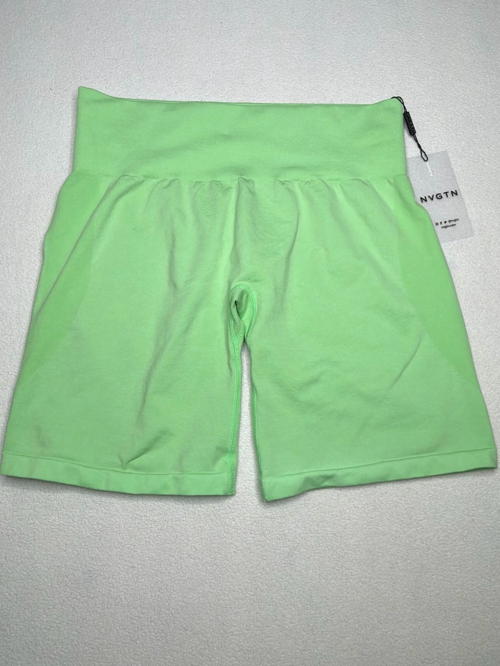 ✨NWT✨NVGTN Mid Rise Contour Seamless Shorts•💚Pistachio - Picture 6 of 15